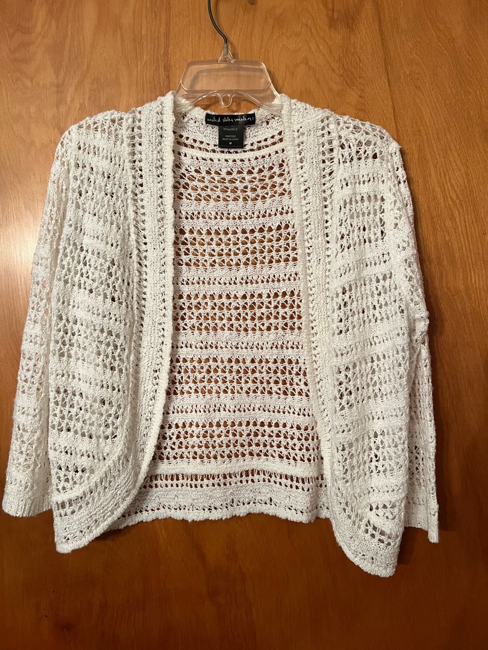 United States Sweaters size medium white lacy 3/4 buttonless cardigan/sheig